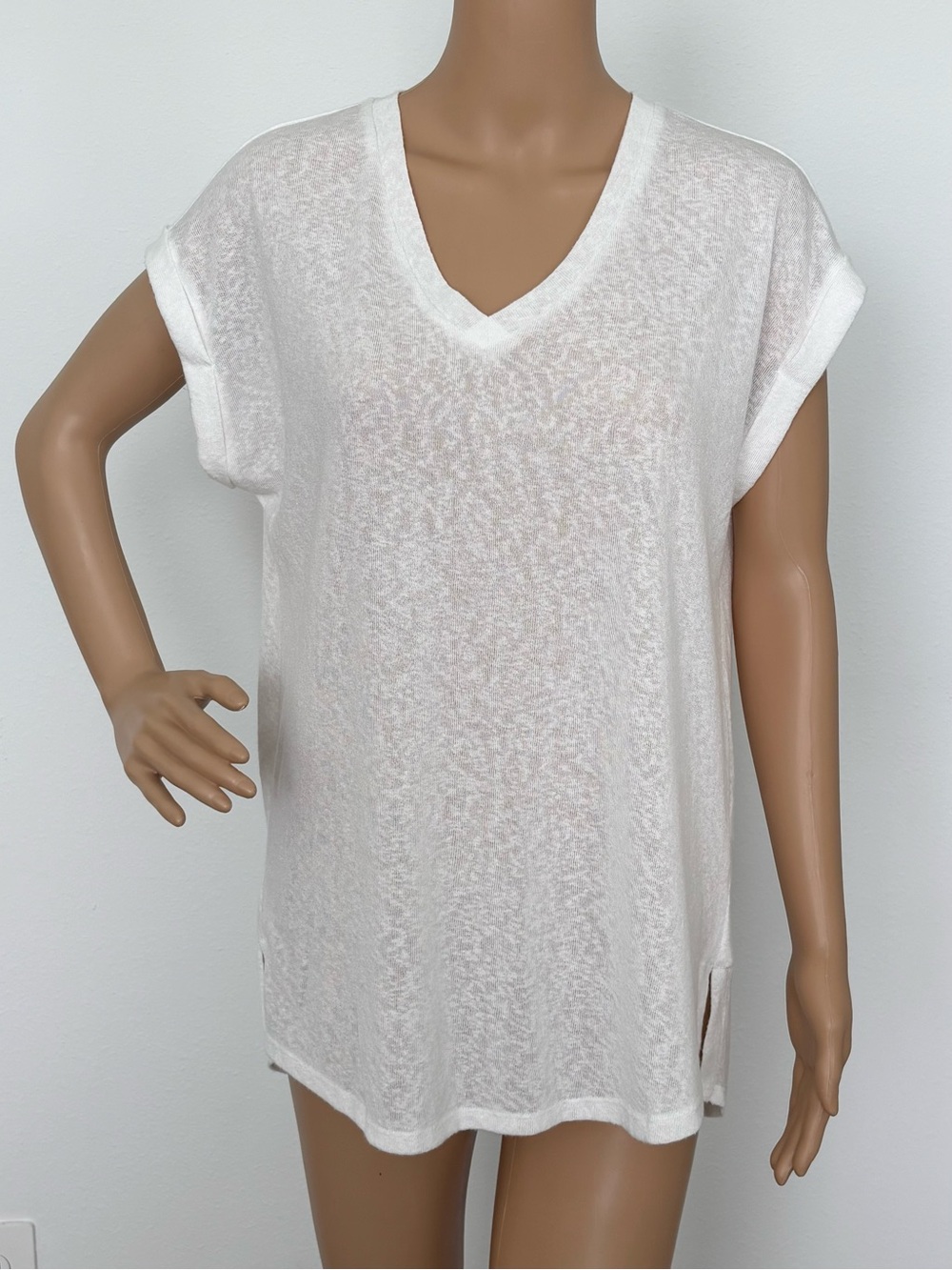 Bunulu White V-Neck Lightweight Knit Top Size L NWOT